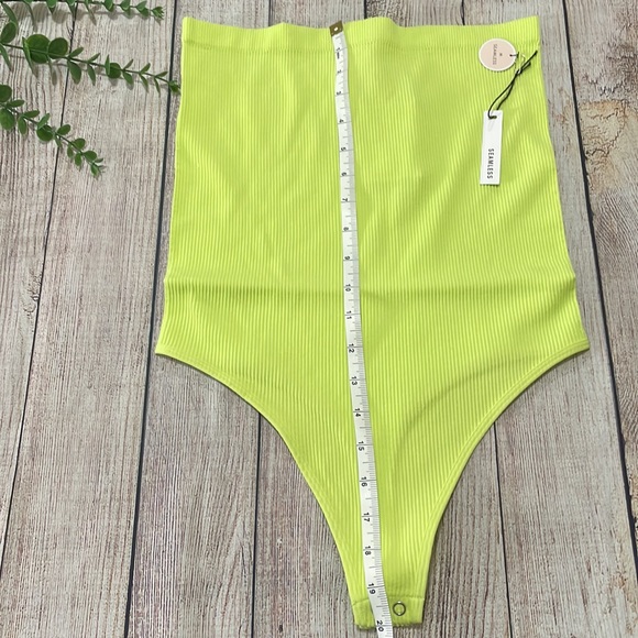 🌸 Clearance! 🌸 Strapless Bodysuit Lime Color Size M - Picture 6 of 7